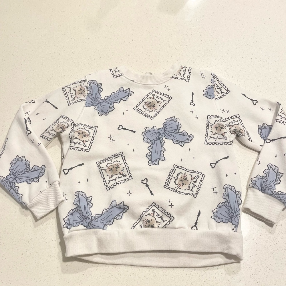 H&M Cat and Bow Whimsical Coquette Off White Sweatshirt